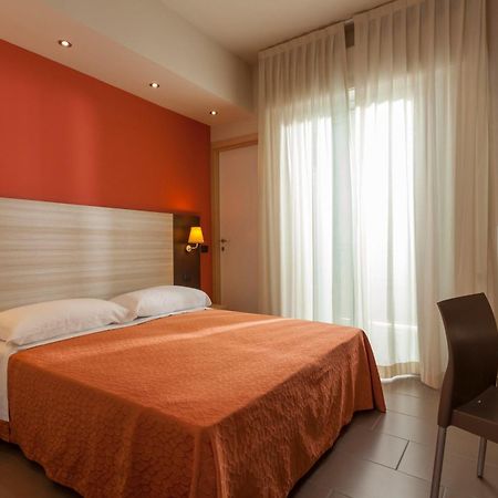 Hotel Aurora Mare Rimini Esterno foto