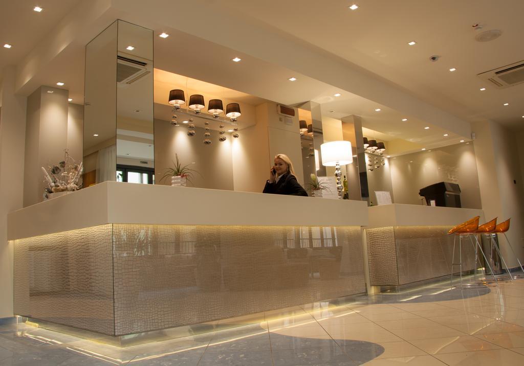 Hotel Aurora Mare Rimini Esterno foto
