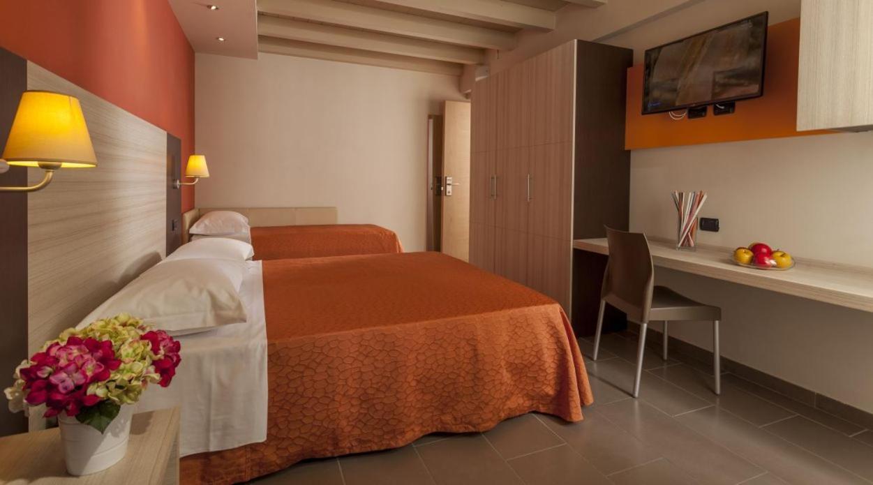 Hotel Aurora Mare Rimini Esterno foto