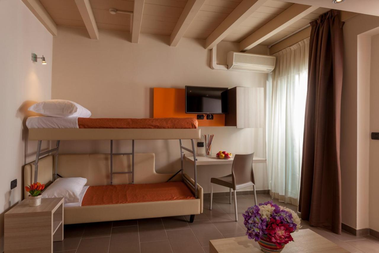 Hotel Aurora Mare Rimini Esterno foto